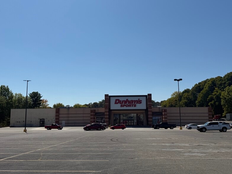 More Photos Of 4495-4499 Mall Dr, Steubenville Freestanding For Lease