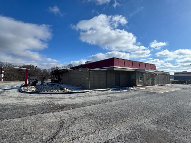 More Photos Of 1285 N High St, Hillsboro Restaurant For Sale