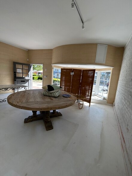 More Photos Of 5670 La Jolla Blvd, La Jolla Storefront Retail Residential For Lease