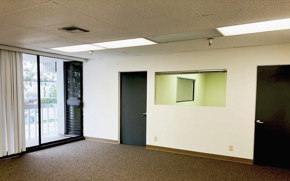 More Photos Of 5335-5355 McConnell Ave, Los Angeles Warehouse For Lease