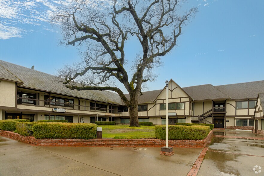 More Photos Of 8421 Auburn Blvd, Citrus Heights Office For Lease