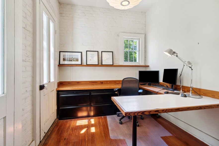 More Photos Of 2200 Prytania St, New Orleans Loft Creative Space For Sale