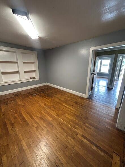 More Photos Of 1058 St Andrews Rd, Columbia General Retail For Sale