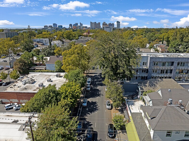 More Photos Of 2409 J St, Sacramento Storefront For Sale