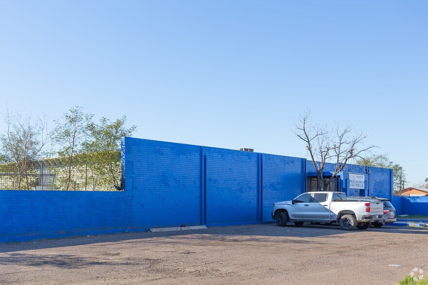 Primary Photo Of 401 W Apache St, Phoenix Contractor Storage Yard For Sale