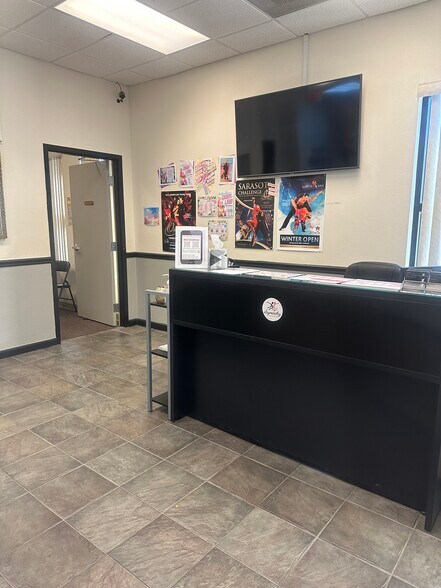 More Photos Of 7313 International Pl, Sarasota Office For Lease