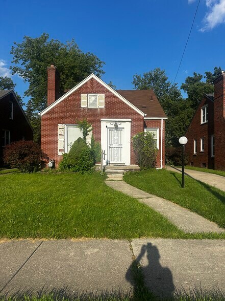 More Photos Of 18658 Rutherford St, Detroit Light Distribution For Sale
