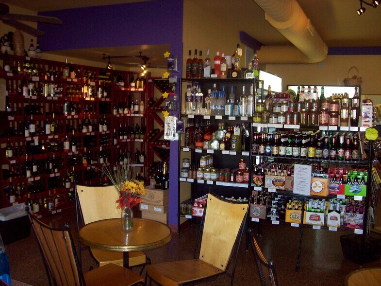 More Photos Of 431 Broad St, Lake Geneva Convenience Store For Sale