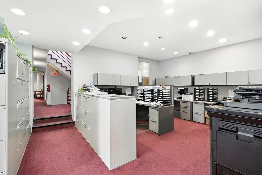 More Photos Of 158 Grand St, White Plains Office For Sale