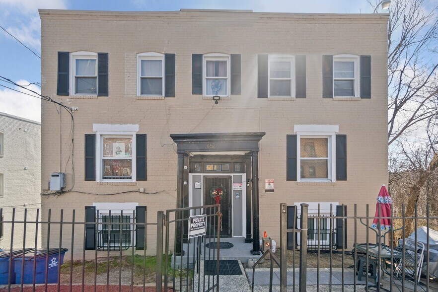 More Photos Of 3162 Buena Vista Ter SE, Washington Apartments For Sale