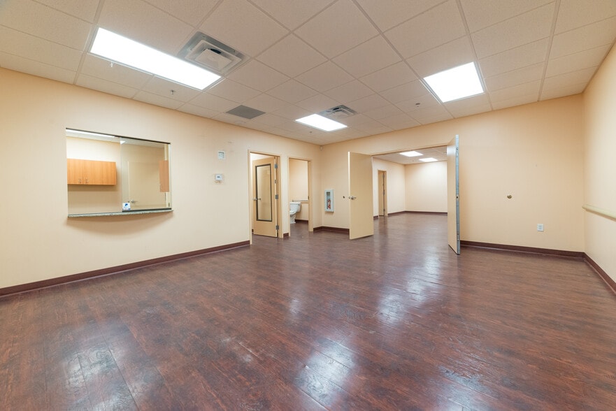 More Photos Of 800-840 Mercy Dr, Orlando Medical For Lease