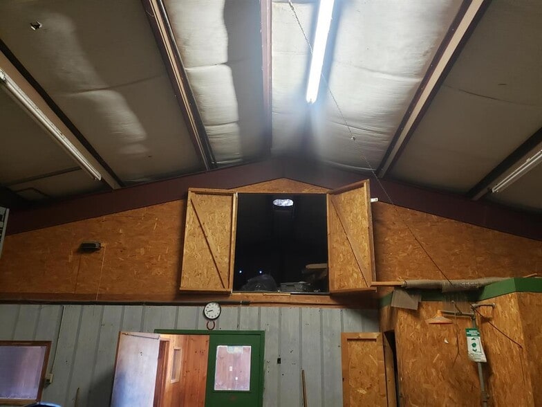 More Photos Of 1209 Bessemer Ave, Llano Light Distribution For Sale