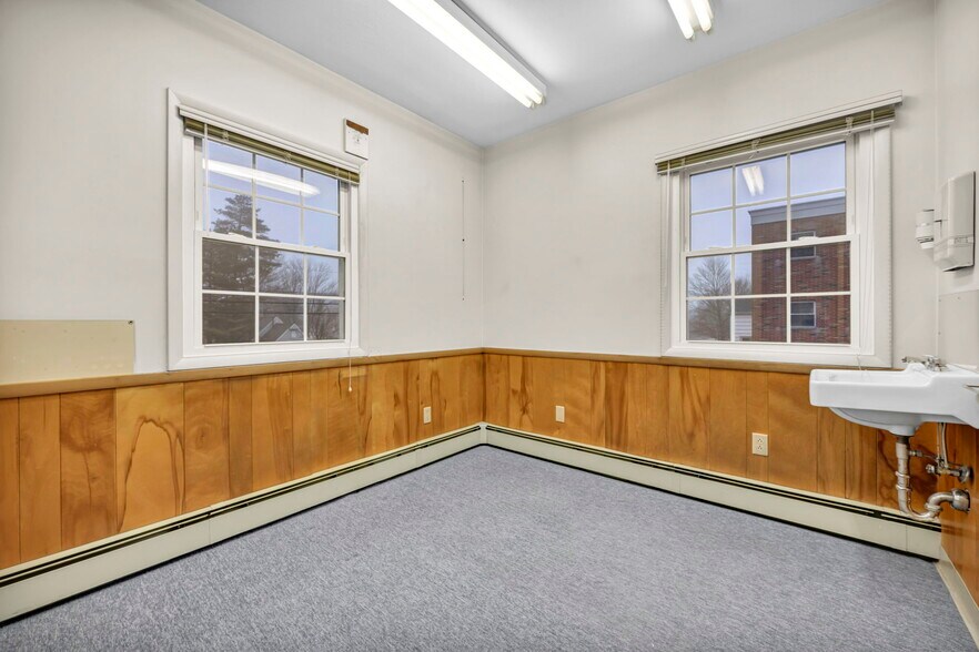 More Photos Of 10570-10574 Ravenna Rd, Twinsburg Office For Lease