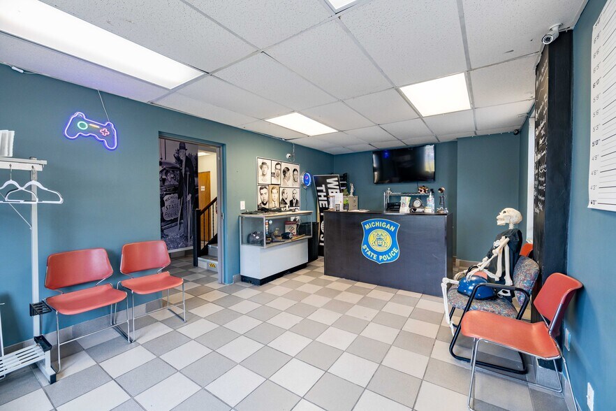 More Photos Of 15005 Telegraph Rd, Flat Rock Office For Sale