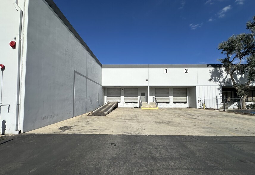 More Photos Of 13904 Maryton Ave, Santa Fe Springs Warehouse For Lease
