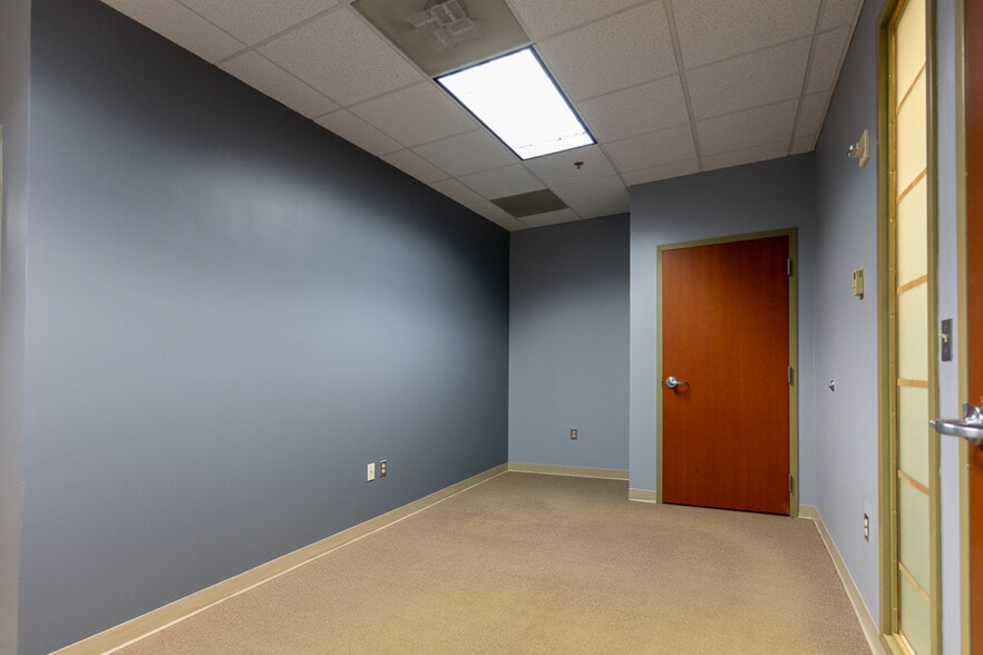 More Photos Of 7001 Heritage Village Plz, Gainesville Office For Lease