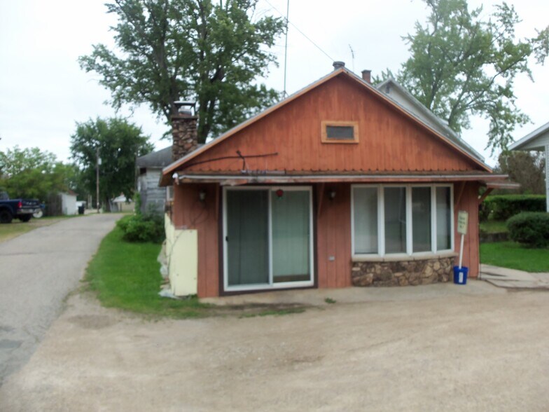 More Photos Of 314 Main St, Suring General Retail For Sale