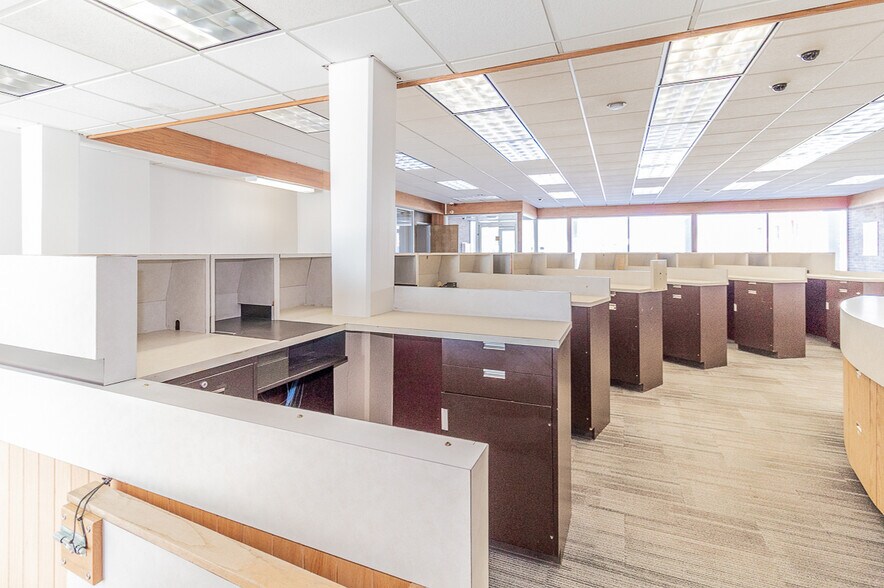 More Photos Of 132 E Main St, Hortonville Bank For Sale