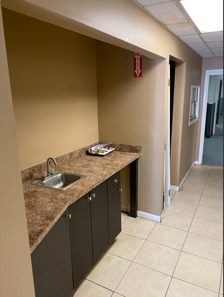 More Photos Of 1360 NW 65th Ave, Plantation Warehouse For Lease