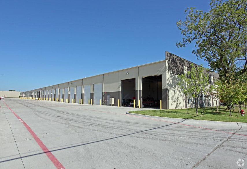 Primary Photo Of 307 N Rogers Rd, Irving Warehouse For Lease