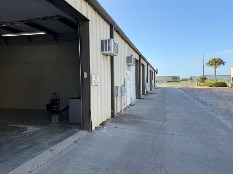 More Photos Of 125 Skyspaces Ct, St Simons Island Office For Sale
