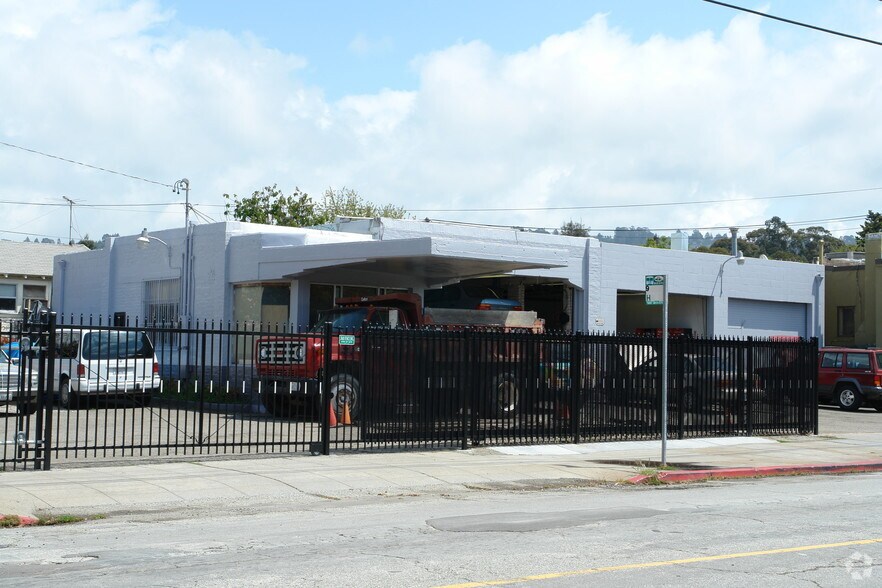 More Photos Of 1321 Gilman St, Albany Auto Repair For Sale