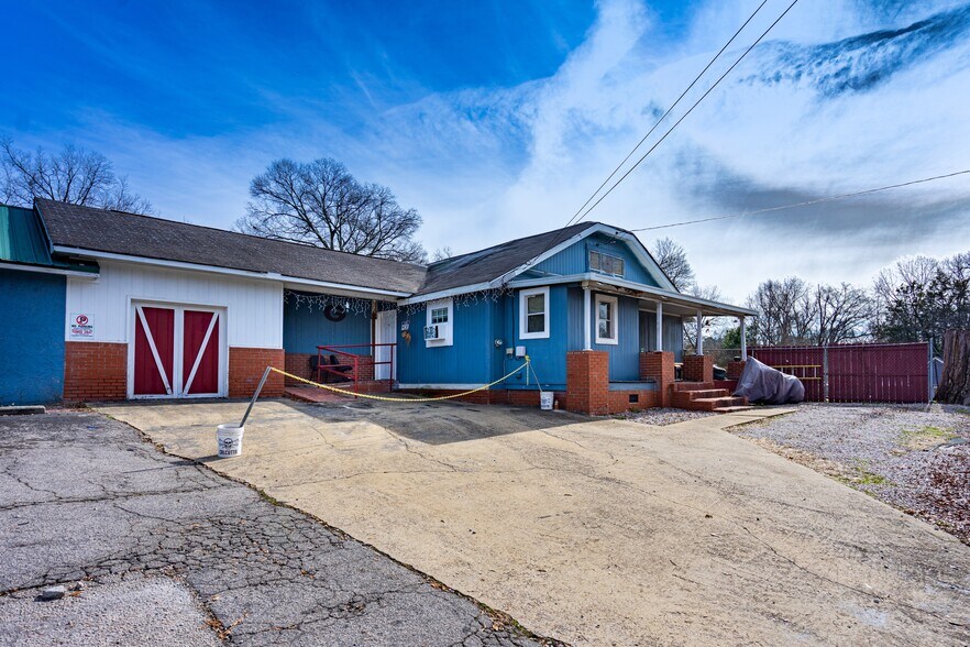 More Photos Of 501 Whitesville St, Lagrange Freestanding For Sale