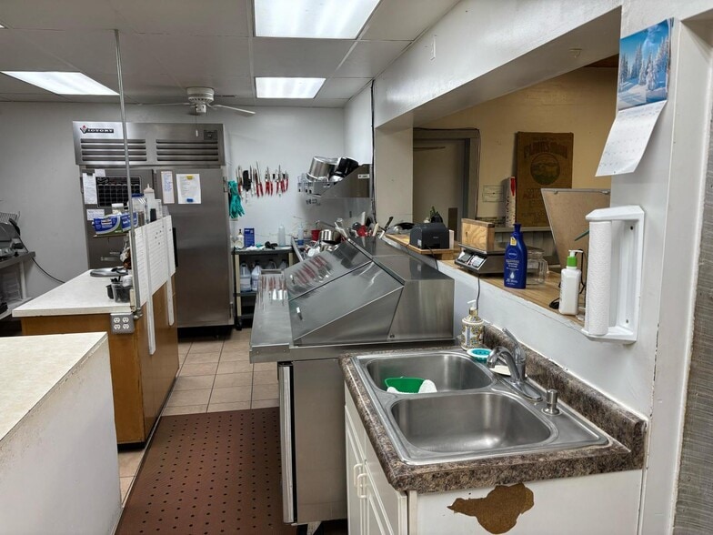 More Photos Of 617 Broadway, Imperial General Retail For Sale