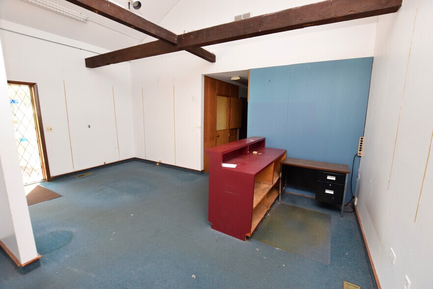 More Photos Of 320 E Grand Blanc Rd, Grand Blanc Office For Lease