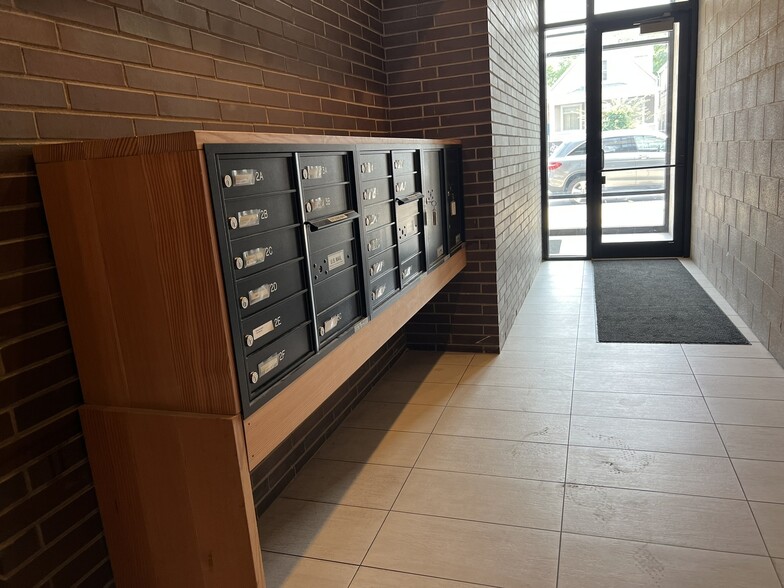 More Photos Of 4234 N Hutchinson, Chicago Apartments For Sale