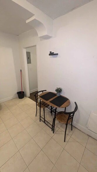 More Photos Of 1874 Marloes Ave, Cleveland Apartments For Sale