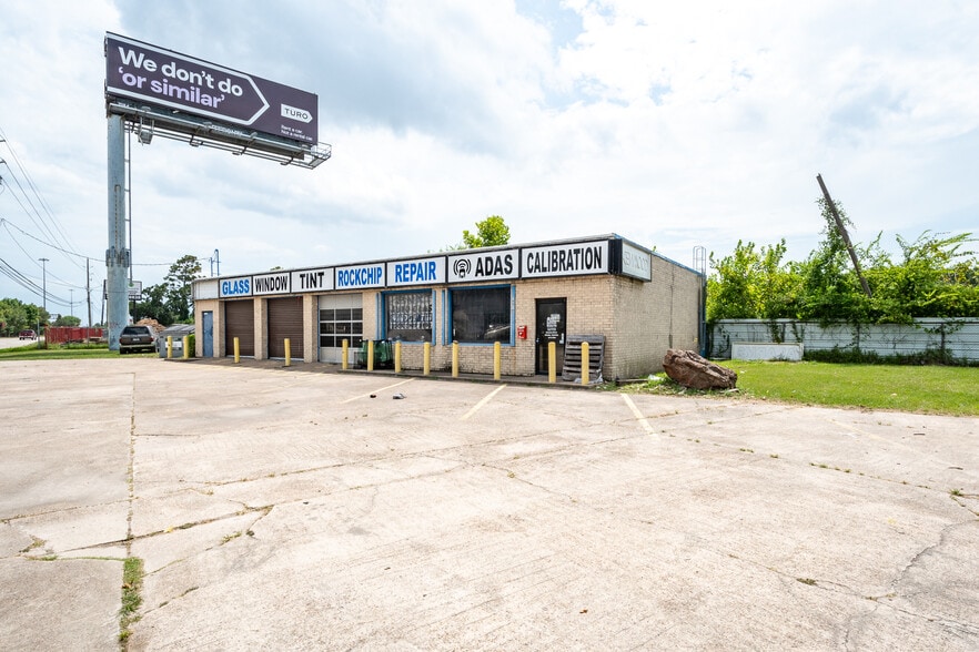 More Photos Of 17717 Highway 59 N, Humble Auto Repair For Sale