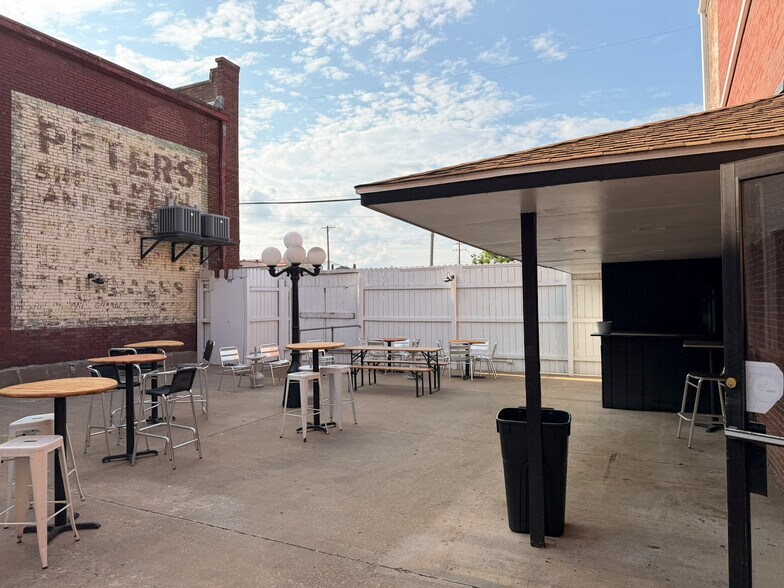More Photos Of 906 Hampshire St, Quincy Bar For Sale