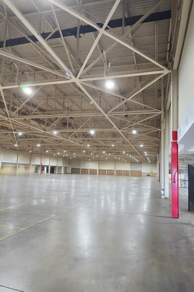 More Photos Of 6800 N Chestnut St, Ravenna Warehouse For Sale