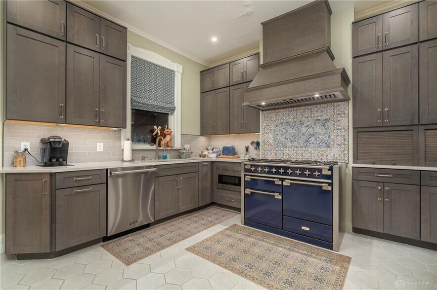 More Photos Of 324 Jones St, Dayton Office For Sale