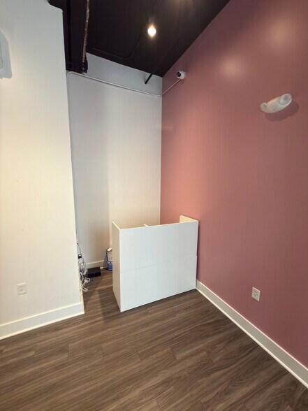 More Photos Of 10 Whitaker St, Savannah Storefront Retail Residential For Lease