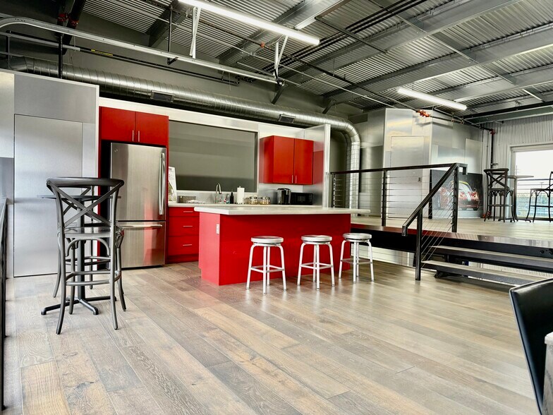 More Photos Of 161 W Speed Way, Pontiac Parking Garage For Sale