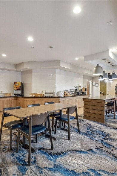 More Photos Of 2400 W Sam Houston Pky S, Houston Hotel For Sale