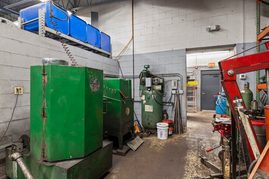 More Photos Of 332 E 159th St, Harvey Auto Repair For Sale