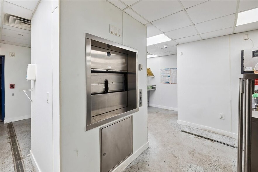 More Photos Of 512 Paterson Plank Rd, Jersey City Restaurant For Lease