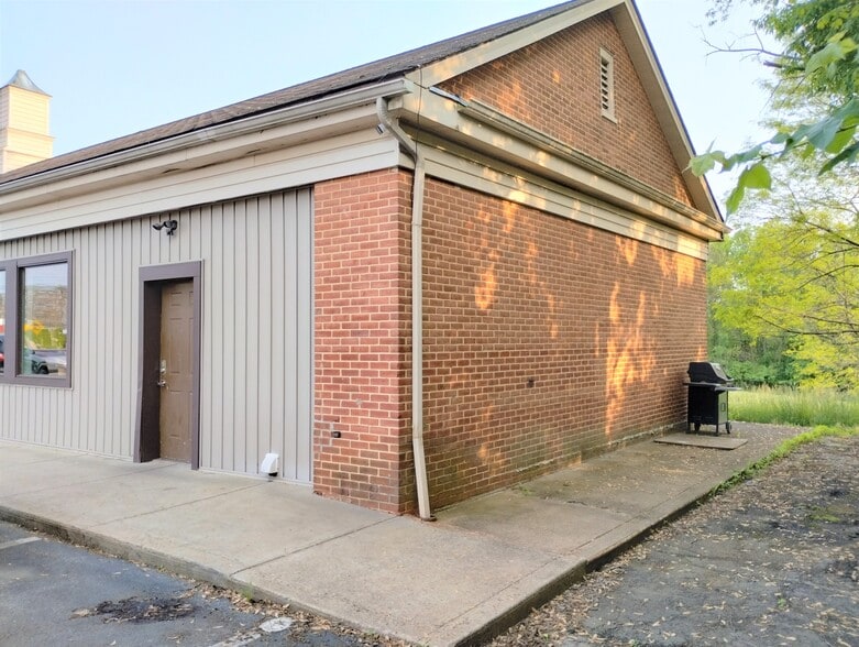 More Photos Of 195 New Castle Rd, Butler Storefront Retail Office For Sale