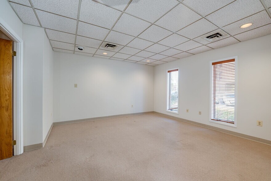 More Photos Of 8303 Arlington Blvd, Fairfax Medical For Sale