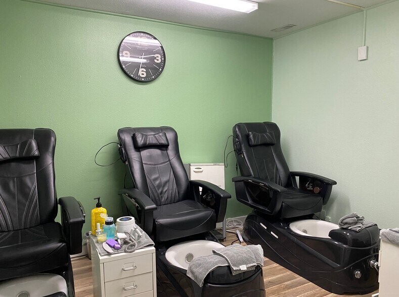 More Photos Of 252 W Main St, Delta General Retail For Sale