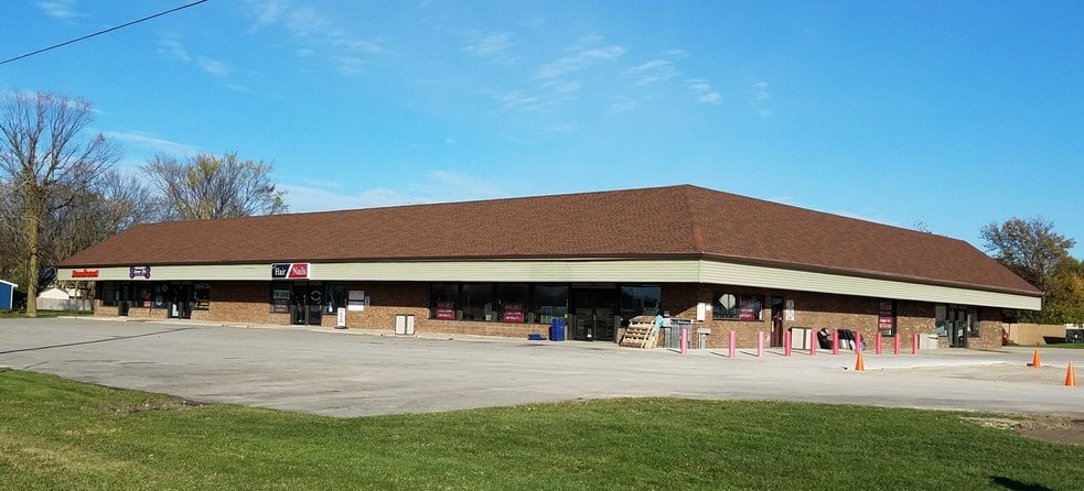 More Photos Of 1065-1085 Racine Rd, Menasha Storefront Retail Office For Sale