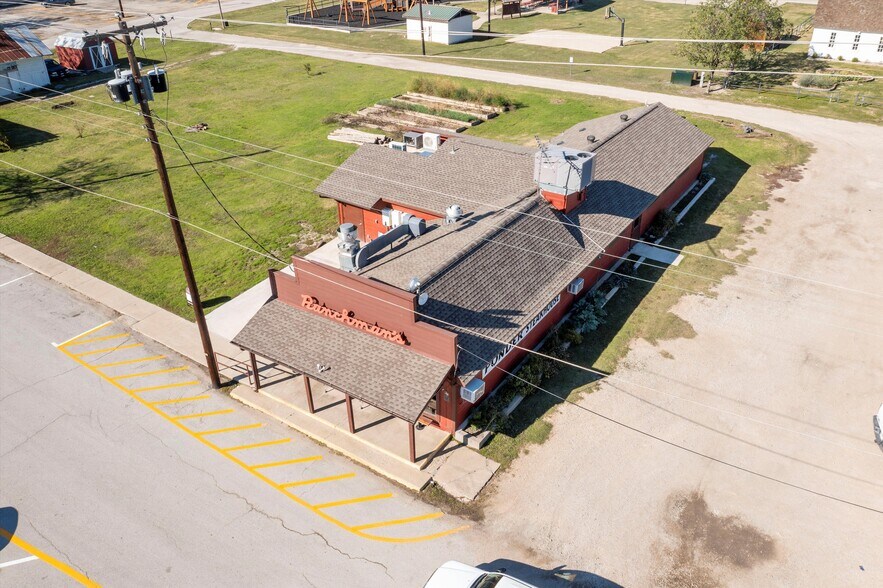 More Photos Of 110 W Bailey St, Ponder Restaurant For Sale