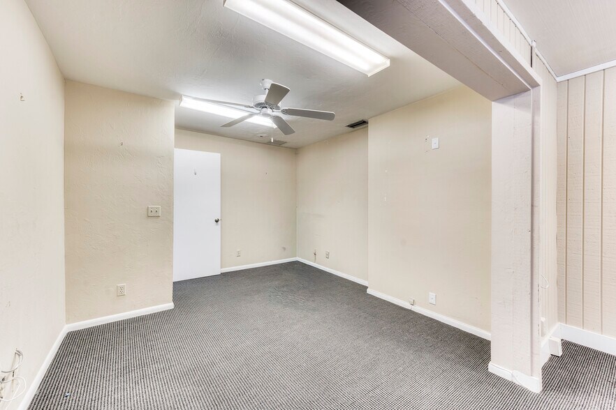 More Photos Of 1149 Periwinkle Way, Sanibel Office For Sale