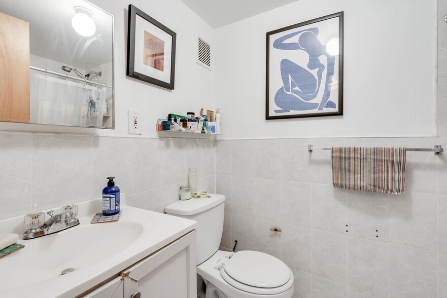 More Photos Of 489 Myrtle Ave, Brooklyn Storefront Retail Residential For Sale