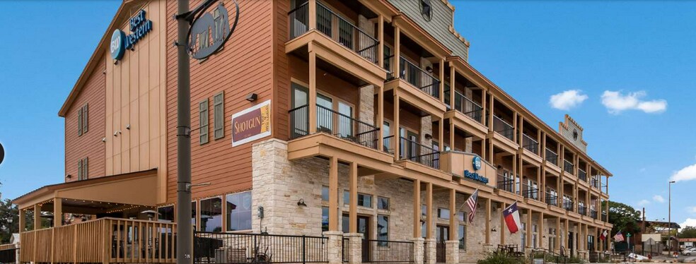 More Photos Of 711 Main St, Bandera Hotel For Sale