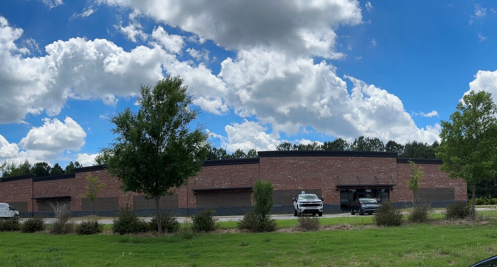More Photos Of 140 Weathers st, Youngsville Flex For Lease