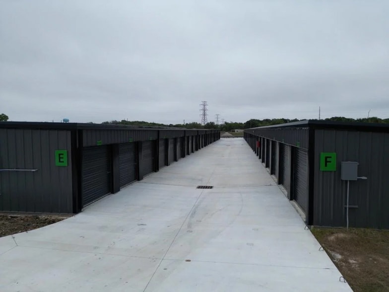 More Photos Of 2100 W Parkway St, Groves Self Storage For Sale